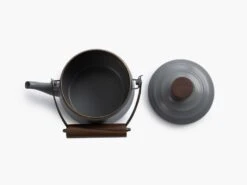 Barebones Geëmailleerde Theepot Donkergrijs -Winkel Voor Kampeerartikelen Voor Buiten 77645 barebones enamel theepot stone grey